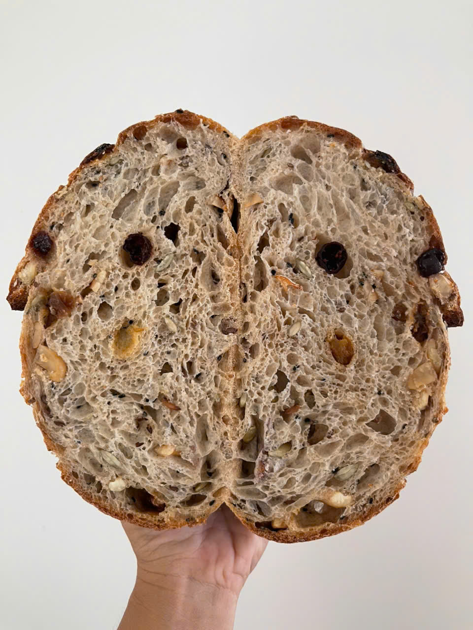 Fruit & Nut sourdough thủ công