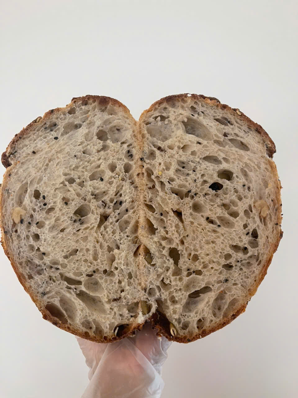 Bảo quản sourdough cuối tuần: để nguội, cắt theo phần và làm nóng vừa đủ