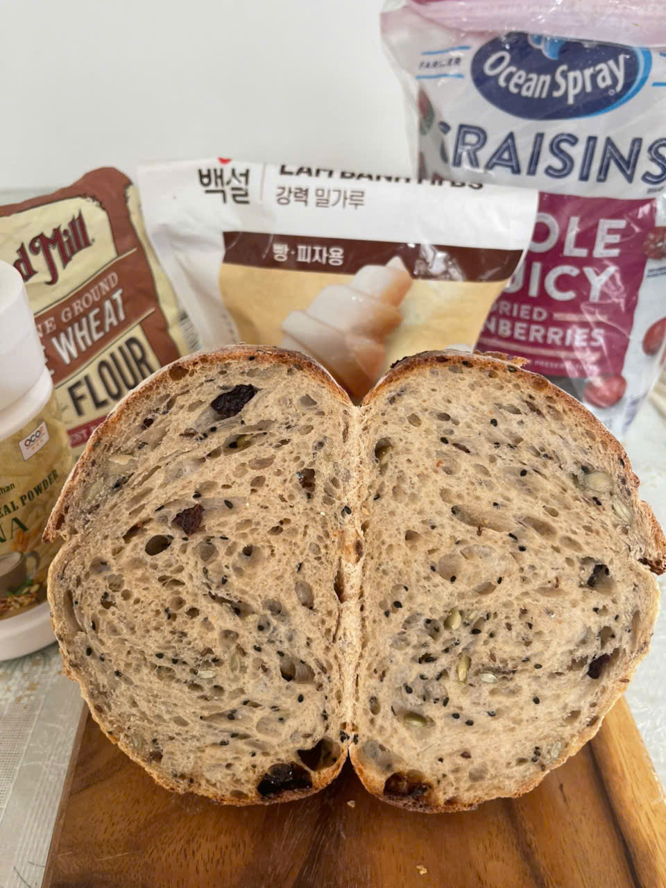 Bữa tối giữa tuần gọn gàng với sourdough nướng và súp bí đỏ